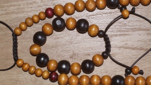 brown_and_black_wooden_beads_bracelet